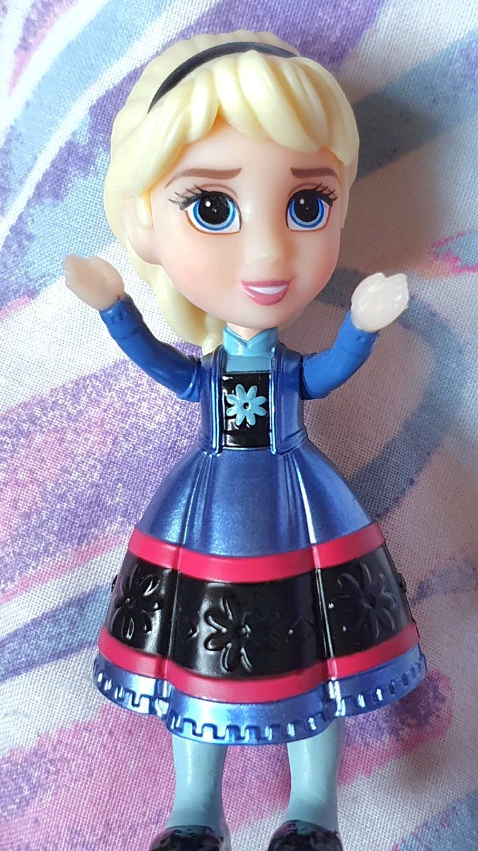 Slightly belated, wishing you a happy birthday little snow! 💝 💙 🥰

#Elsa #Frozen #WinterAhead 💕❄️😁🪄