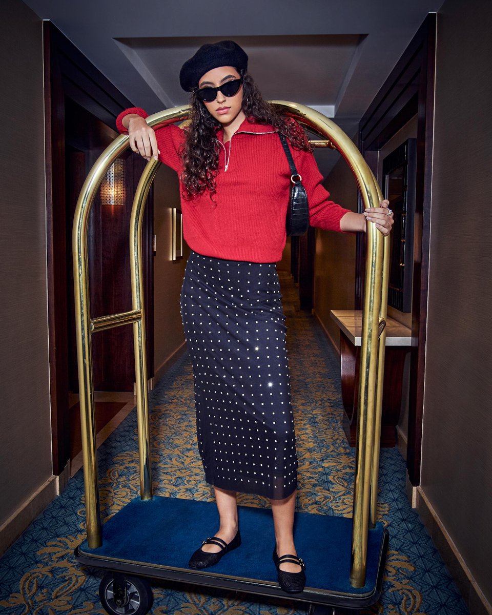 maxfashionMENA's tweet photo. 🚨 Bring your A-game to the room and own the spotlight in this bold red look! 🔥
#Urb_nVibes, #StyleUnlocked, #StreetStyleOnPoint, #MaxStyle, #MaxYourLook, #FashionForAll https://t.co/B0s2rl1uoD