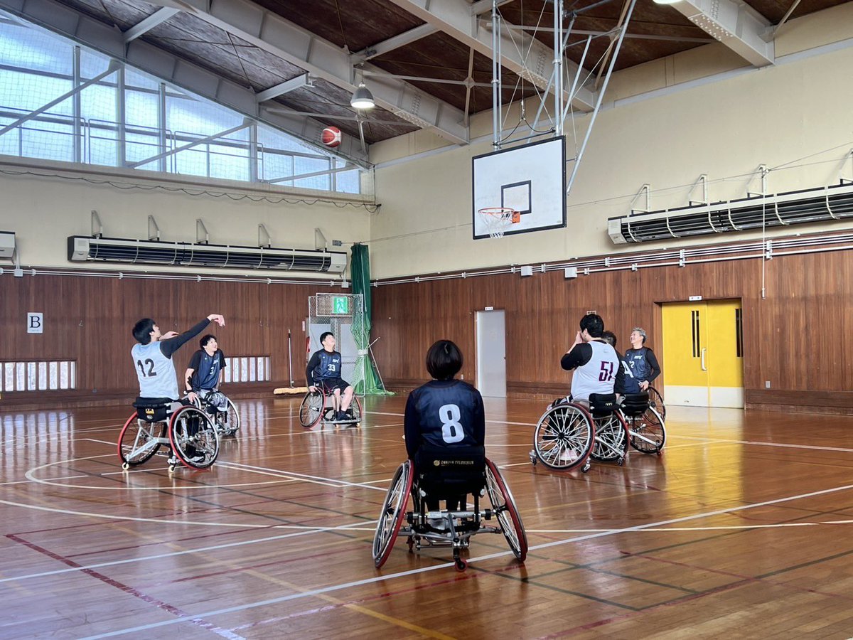 akitawbc_team's tweet photo. 今年最後の練習日でした😊
青森チームが来てくれて楽しくゲームができました😆
遠い所ありがとうございましたm(*_ _)m
来年もよろしくお願いします🎶

 #車いすバスケ
 #青森JOPS
 #秋田県WBC https://t.co/rCvoOyiV2W