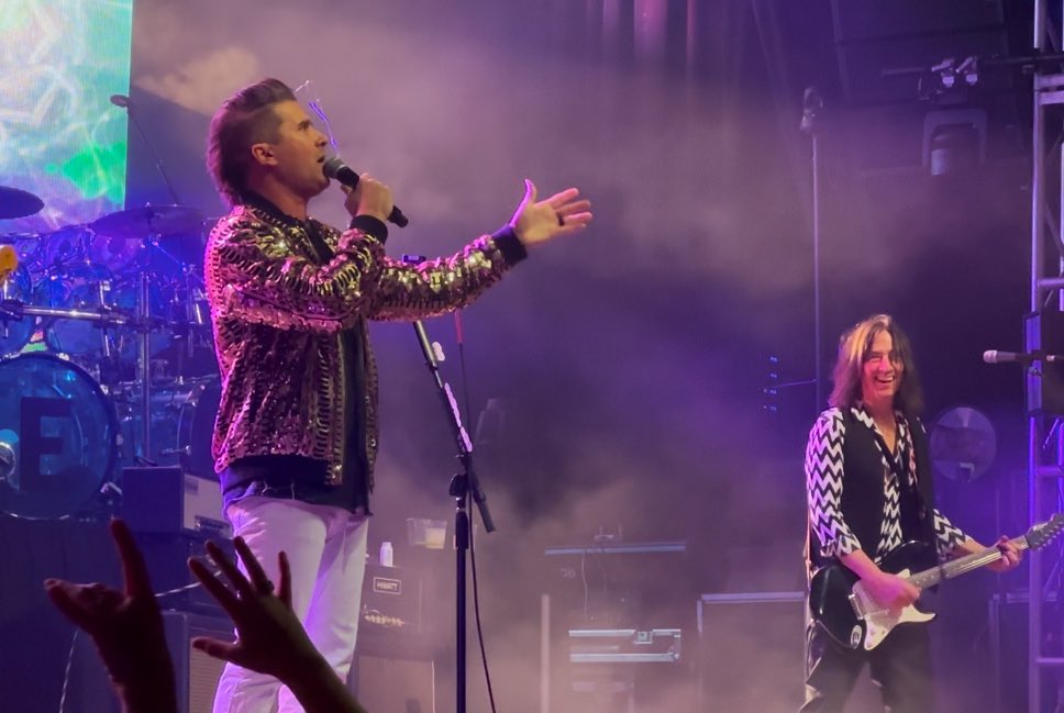 Going through pics from Friday night’s <a href="/El_Monstero/">El Monstero</a> show. Captured this one from <a href="/MoonValjeanHere/">A MOON Of Many Hats</a> performing Have A Cigar. Check out Jimmy’s smile. This is awesome. 
Great performance by Moon. Loved it.