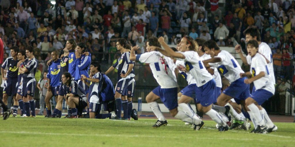 UCatolicaTV's tweet photo. 21 horas con 4 minutos, Jueves 22 Diciembre, Año 2005 #NeverForget #LosCruzados https://t.co/9JRrto5RRE
