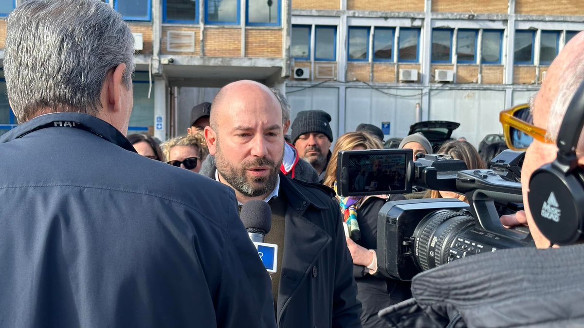 Accanto ai dipendenti Metro di Pozzuoli! (...)

In Parlamento stiamo provando a fare il possibile(...)
Bisogna fare luce sulla vicenda, non si può permettere ad una multinazionale di fare il bello ed il cattivo tempo sulla pelle delle persone. <a href="/antoniocaso/">Antonio Caso</a>
buff.ly/40gXwTv
