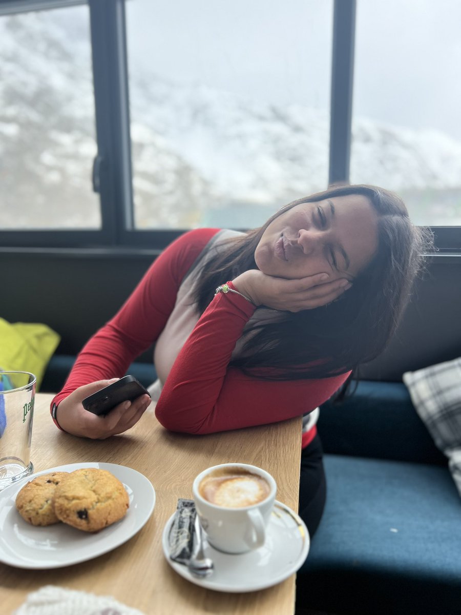 corinne_crabe's tweet photo. La pause café ☕️ cookie 🍪 à l’auberge de #piau @Piau_Engaly @Meteo_Pyrenees ❄️#aurelouron #pyrenees #ski #forfait4stations #neigesaurelouron https://t.co/5YIyKtGQ2V