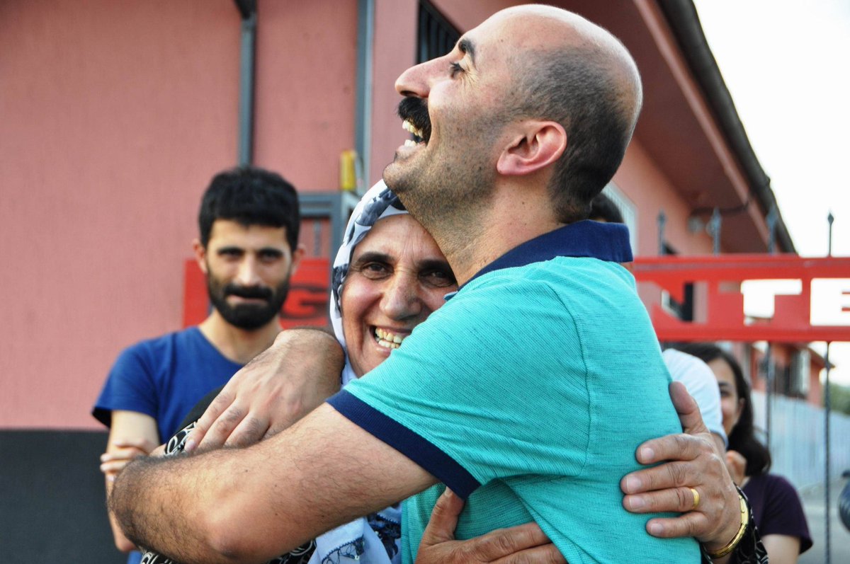 Nazım Daştan'ın annesi: "Hepiniz birer Nazım’sınız. Ben çocuğumla gurur duyuyorum. Tek üzüldüğüm şey Nazım’ın amaçlarının yarım kalmasıydı. O amaçları sizin gerçekleştireceğinizden kaygım yok."