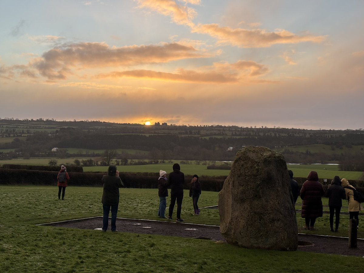 The second day of duty with <a href="/MeathCivil/">Meath Civil Defence</a>   no clouds and the sun showed <a href="/CarlowWeather/">Carlow Weather</a> its face right on cue. #Meath #WinterSolstice #Newgrange #boynevalley #WinterSolstice2024