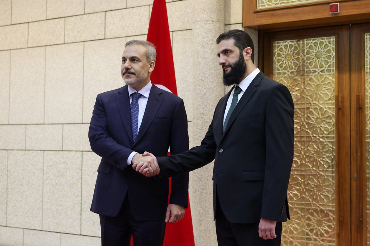 ww3mediaa's tweet photo. 🚨#SONDAKİKA

Hakan Fidan, Cevlani ile Suriye’nin başkenti Şam’da bir araya geldi. https://t.co/f6VrBjE7Ci