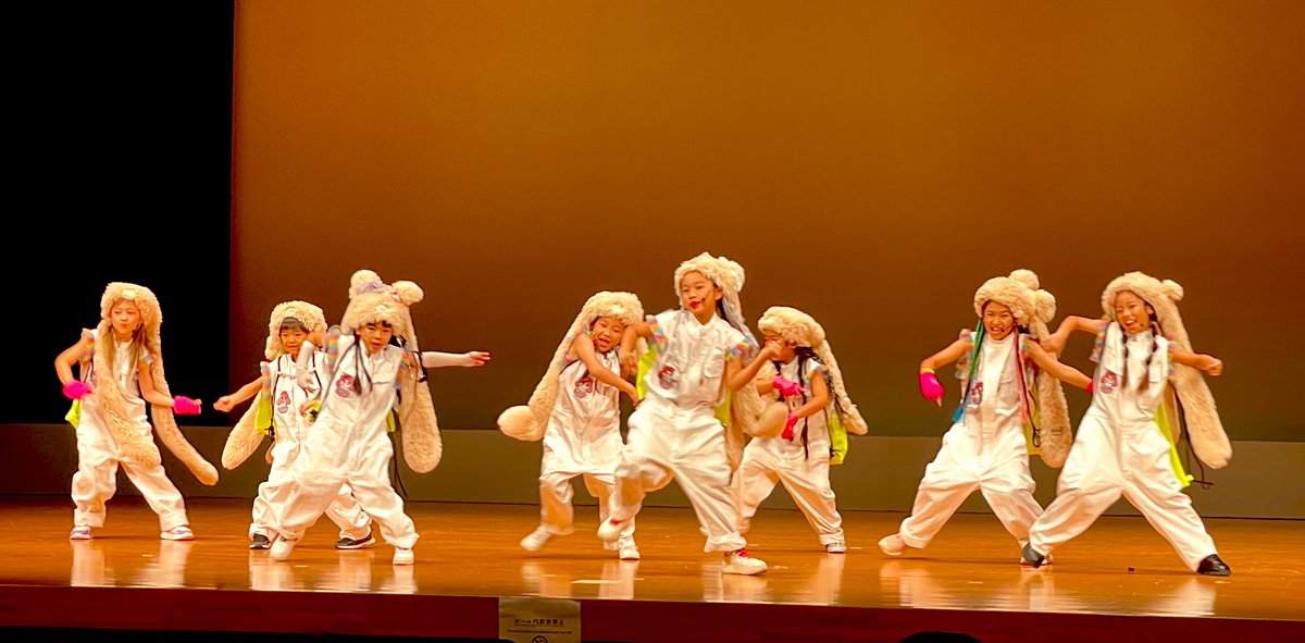 korekaramo_mto's tweet photo. 今日は「GLOCAL FESTIVAL」へRNのステージを見に行きました‼️😆✨
#NEONBABY
#FuzzyBunny
#FREE2BeMe
#FLY https://t.co/MACrjOh5ua