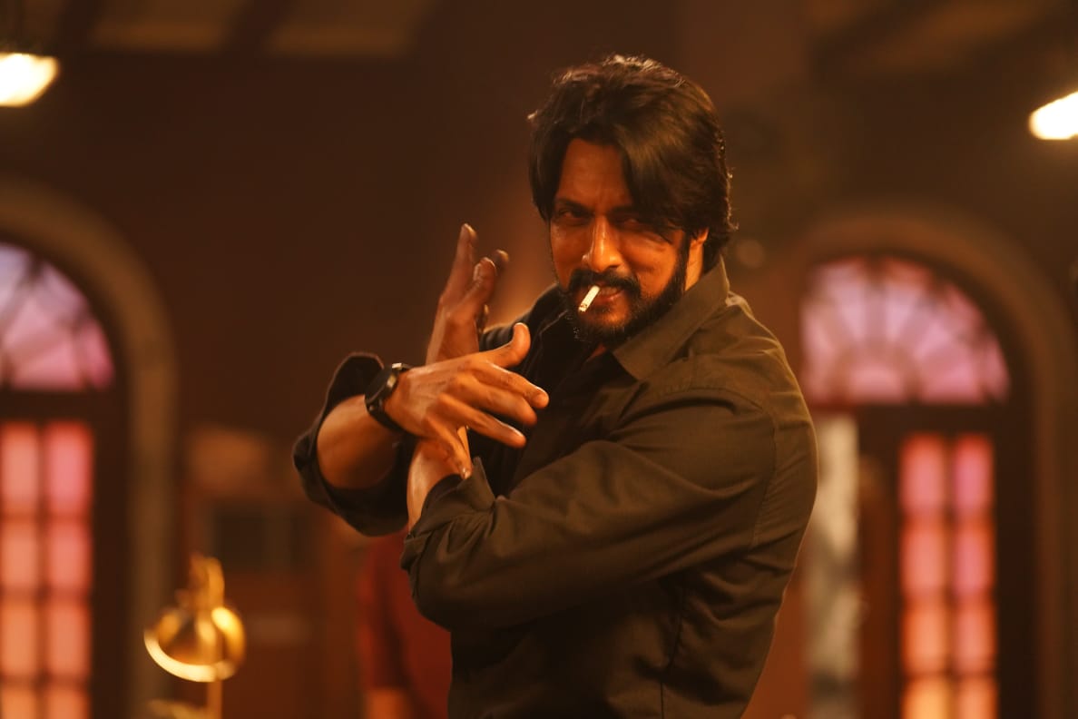 HemanthShaiva's tweet photo. He is Getting 100+ EMS in PVR itself which is more than Kaatera's Overall EMS across Karnataka 😂 

He is Unpredictable @KicchaSudeep 🤙 

#MaxTheMovie #MaxPreReleaseEvent https://t.co/FeVdlqAlxs