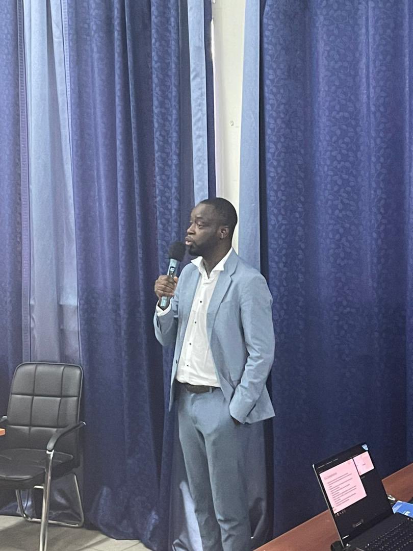 L’ESPK a organisé ce 21 déc. une conférence sous le thème : La nutrition au coeur du développement de la RDC. Cette conférence a connu la participation du comité de gestion, du Ministère de la Santé (Programme National de Nutrition), des ONG internationales et nationales.