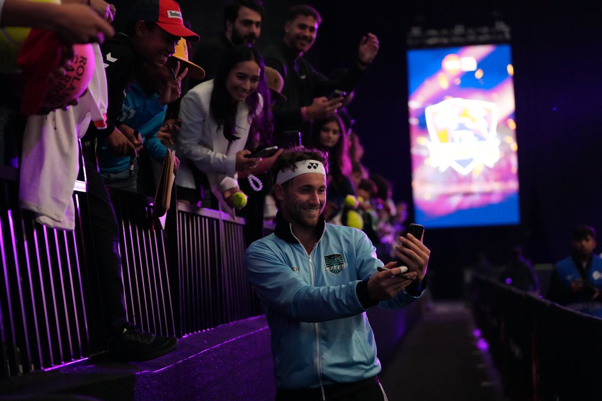 TennisWorl76726's tweet photo. Amidst zealous action on court, here are some wholesome snaps of our WTL stars interacting with fans🥰🧡🎾
#worldtennisleague #tennis #tennisplayer #kites #teamkites #jasminepaolini #simonshalep #nickkyrgios #casperruud #hawks #teamhawks #tslhawks #toyamsportslimited https://t.co/Wq9WHkI01m