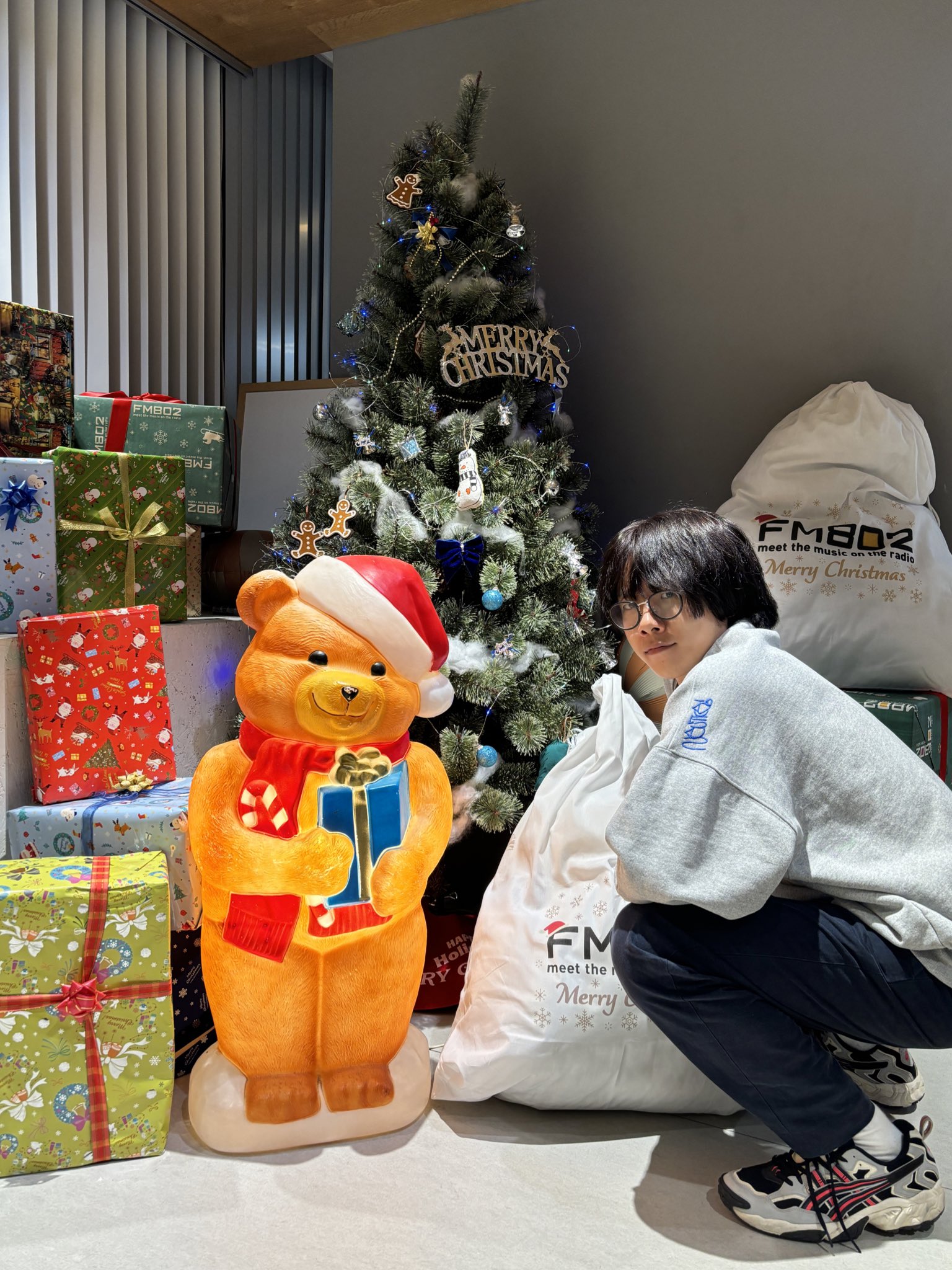 FM802 on X: 