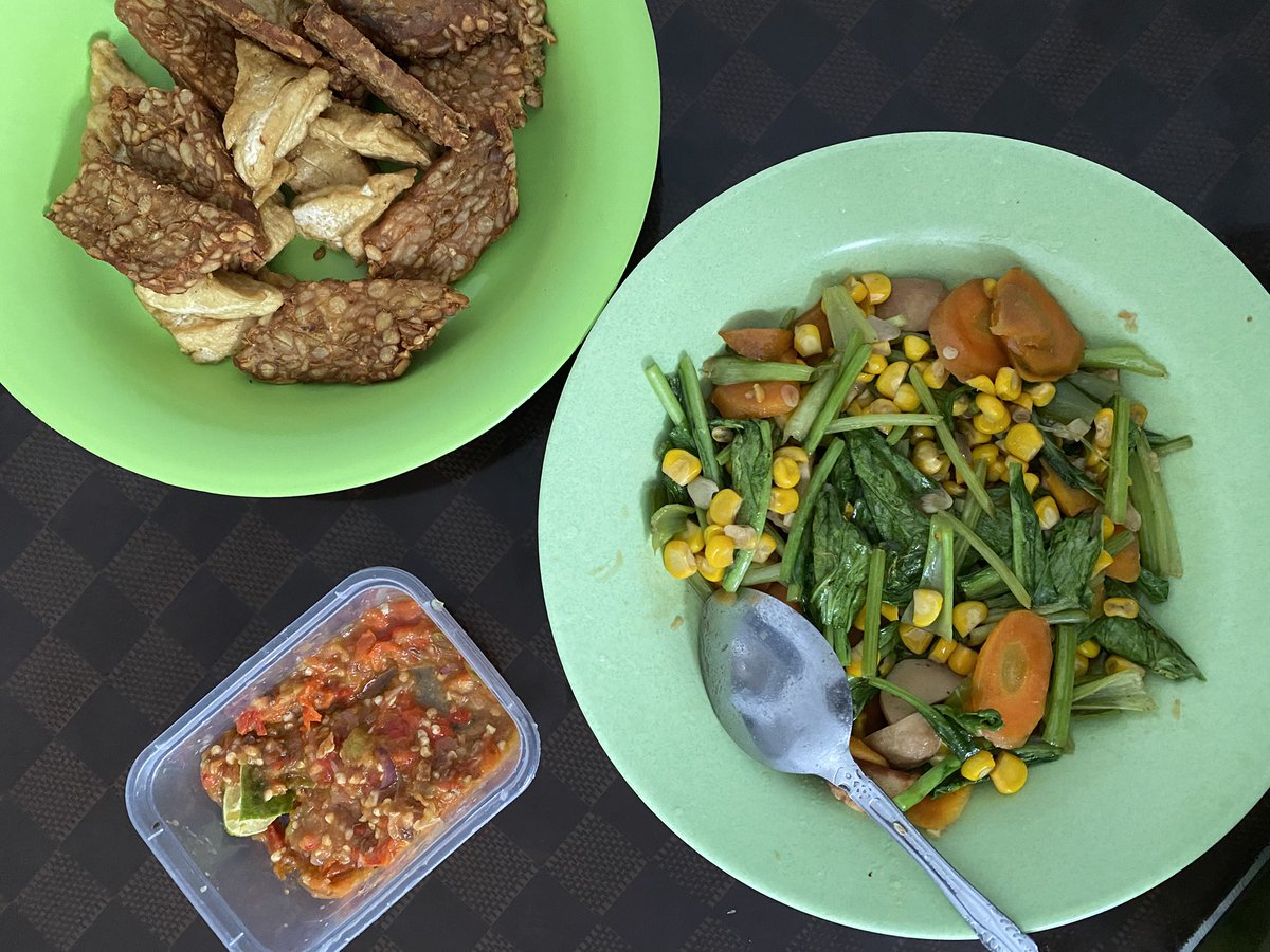 pktrii's tweet photo. Bekal minggu ini Hanya sehari, mau kepasar Tapi hujan terus #timbekal dan #masakhariini https://t.co/FCZ3AwTvCC