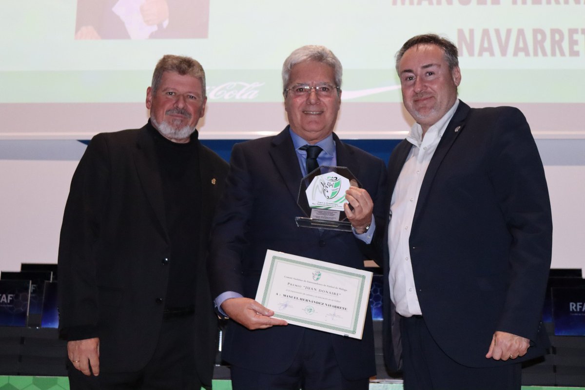 Agradecer al <a href="/caefmalaga/">CE-RFAF MALAGA</a> y a @sebacervantes64, la gran sorpresa que me dieron ayer en la Gala Anual del <a href="/caef/">jj</a> por la distinción que me entregaron, premio " Juan Donaire" , primero porque fue uno de mis entrenadores en mis inicios y por lo que lleva en si este reconocimiento "
