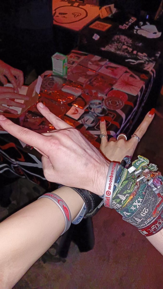 Woltiimon's tweet image. My favorite concerts of 2024.
Loved every second of traveling around and experiencing Isiliel's greatness on stage 🌙 
I came for the music, but stayed for the most gentle and heartwarming soul I could've met!

It fills me with joy to be a part of your magical journey 🤘🏼✨