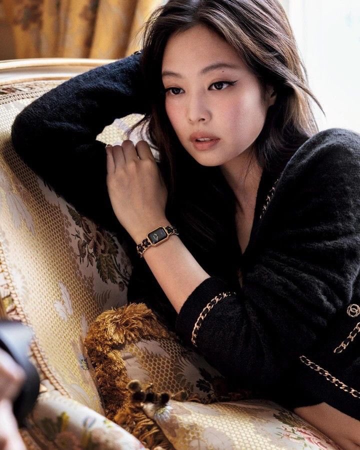 jenniecachorraa's tweet photo. #ALI via Instagram responde o comentário de @hollievamp e diz:
Recalque de mandada eu tiro debochando aceita q eu sou foda e late q eu tô passando quem dá moral pra merda é mosca rala sua mandada nem redbull faz piranha criar asas >.<
#ROSENATIONAWARDS https://t.co/3oO68Uyghf