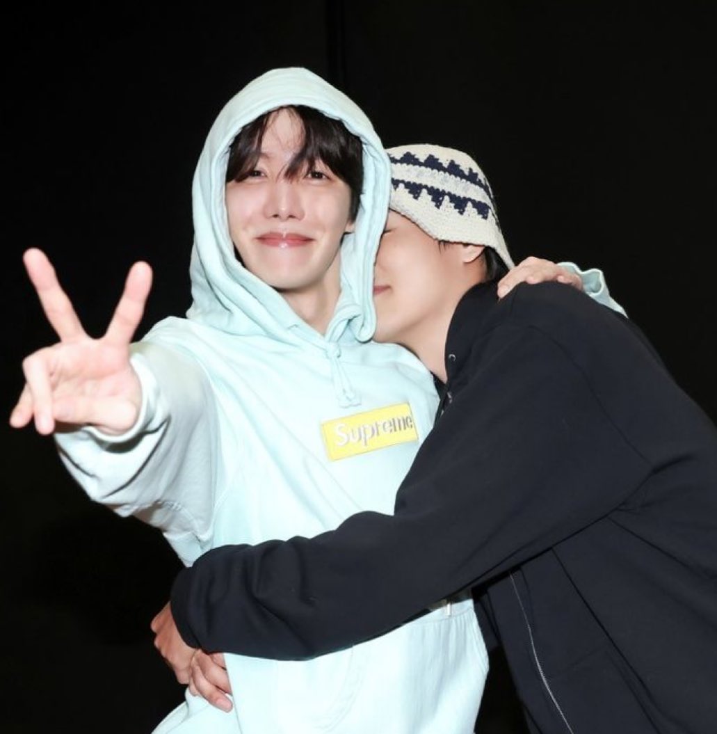 jhopewaist's tweet photo. 🫂 https://t.co/1pZiUKasmK