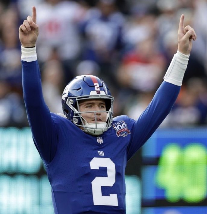 🚨NFL HISTORY: #Giants QB Drew Lock is the 5th player in NFL HISTORY with 300+ passing yards, 4+ passing TDs, a rush TD &amp; a 155+ passer rating in a game. 

🤯🤯🤯

Lock joins Hall of Famers Aaron Rodgers, Drew Brees, Josh Allen, and Ryan Fitzpatrick.

INSANE GAME LOCK HAD.