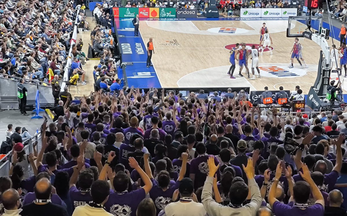 Victoria para despedir el año con buen sabor de boca.

Aquí ganamos juntos y perdemos juntos. Lo hemos peleado en la cancha y en la grada 💪🏻.

¡Gracias a todos los que os habéis dejado el alma animando para crear este ambientazo!

#AnimaConBSK
#JuntosSomosMásFuertes