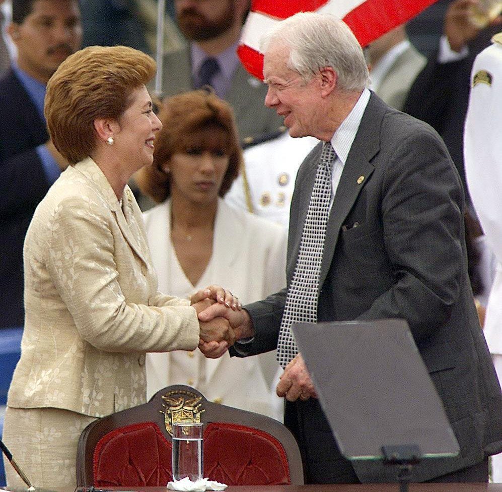 alopanameno's tweet photo. Falleció el Ex- presidente de los Estados Unidos 🇺🇸 #JimmyCarter a la edad de 100 años, figura que siempre será muy recordada en las paginas de la historia de nuestro país 🇵🇦 por la firma de los tratados Torrijos- Carter 🤝 🚢
#TaMasBueno https://t.co/3M54DWPk8r