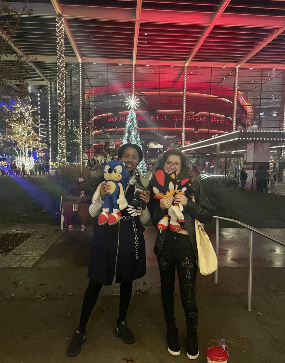 HomaHowi's tweet photo. Attending the Sonic Symphony in Dallas was one of the greatest nights of my life!!! Everyone was so friendly, the musicians were beyond talented, and the energy in that room was UNREAL! Thank you for creating wonderful memories for us all @sonicsymphtour https://t.co/YafWzHYhZF