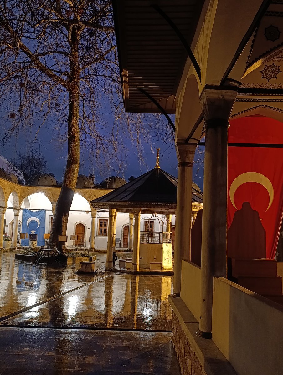 Al bizi de sürü sen,
Bayrak olak bürü sen...<a href="/turkistankahve/">Türkistan Kitap & Kahve</a>