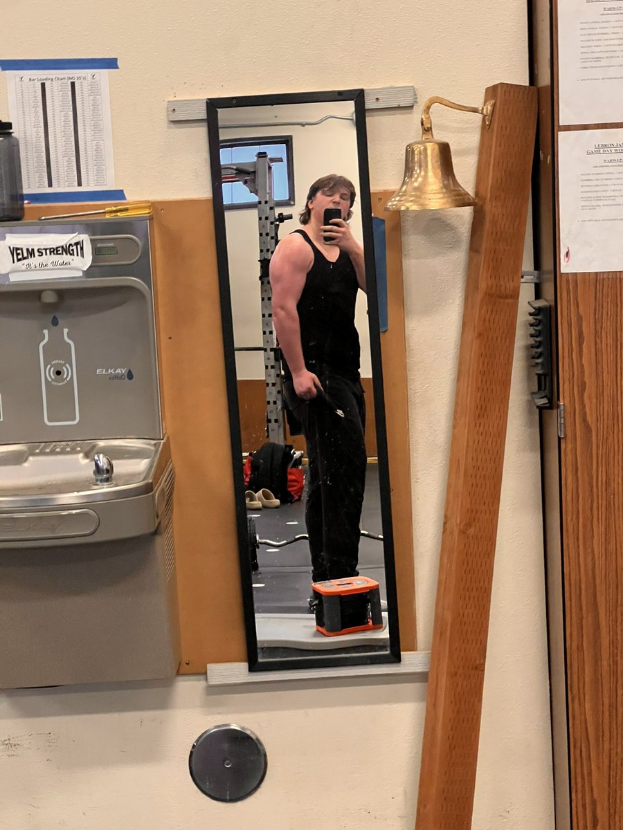 Month and a half out of season, down 35 pounds and feeling best I’ve ever felt!! 

Counting down the days and months til basic training!