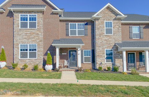 lora_marin's tweet photo. Check out this home @realtordotcom https://t.co/WCR3n7UZv2 https://t.co/JyJsPDv9pD