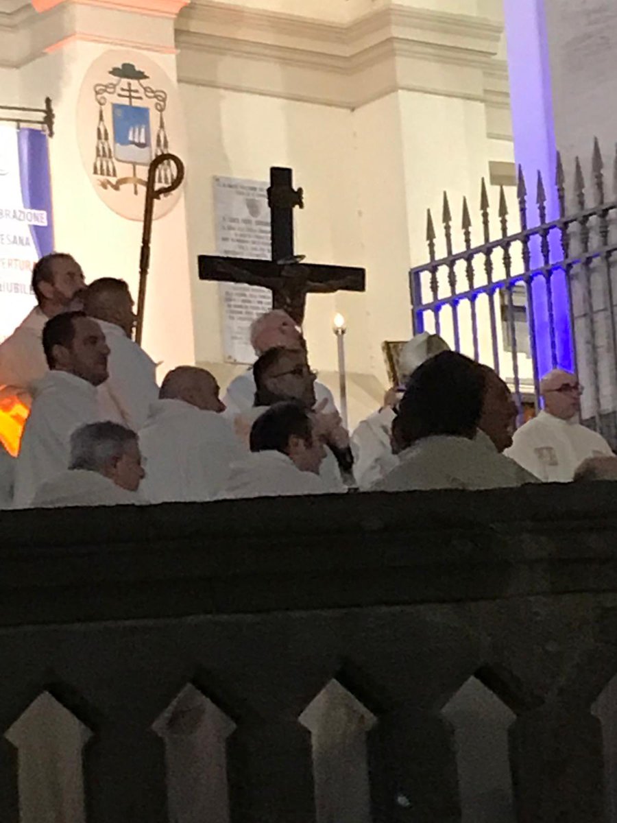 Emozione intensa l’apertura dell’anno giubilare nella cattedrale di Castellammare di Stabia: sia che si possegga il dono della fede, sia che si eserciti il laico dubbio, ho avuto il privilegio di partecipare a un evento storico #pellegrinidisperanza #Giubileo2025