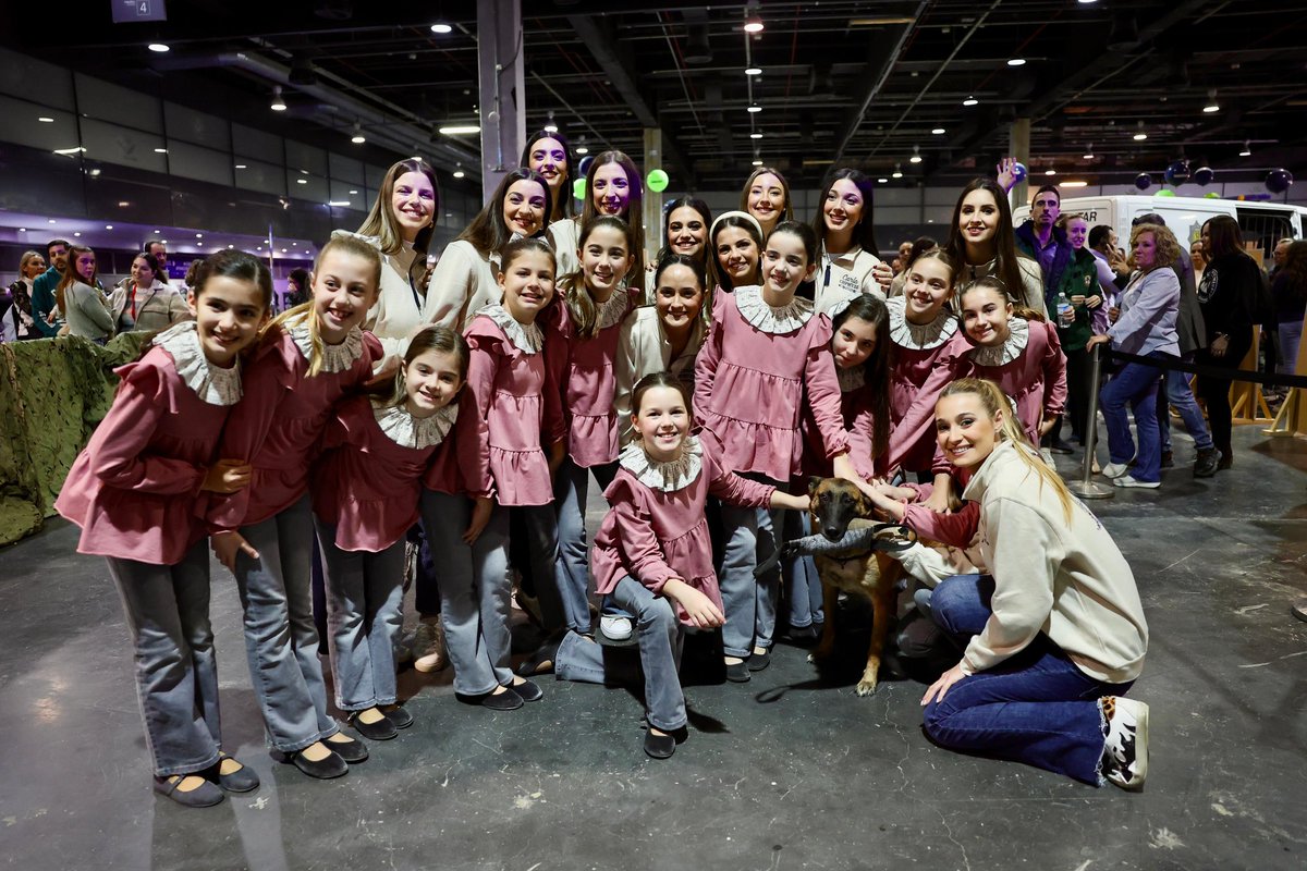 👑✨ ¡Hoy en Expojove hemos tenido el gran honor de recibir a las Falleras Mayores de Valencia y a sus Cortes de Honor! 🎡🌟

Su elegancia, alegría y amor por nuestras tradiciones han llenado de magia cada rincón de Feria Valencia.

#ExpojoveVLC #NavidadSolidaria