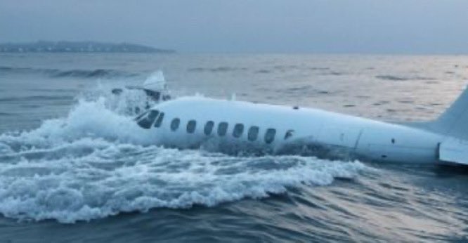 EstaCarajo's tweet photo. En menos de 1 semana 🛩️
🔥Air Canada🇨🇦 aterrizaje de emergencia 1 de las alas envuelta en llamas
✈️💥Avión del Jazirah Aviation se estrella en  el mar
🔴 Accidente de avión Corea del Sur: al menos 179 muertos
✴️ Avión de Azerbaijan Airlines se estrella en Kazajstán: 38 muertos https://t.co/QCCOIxIAob