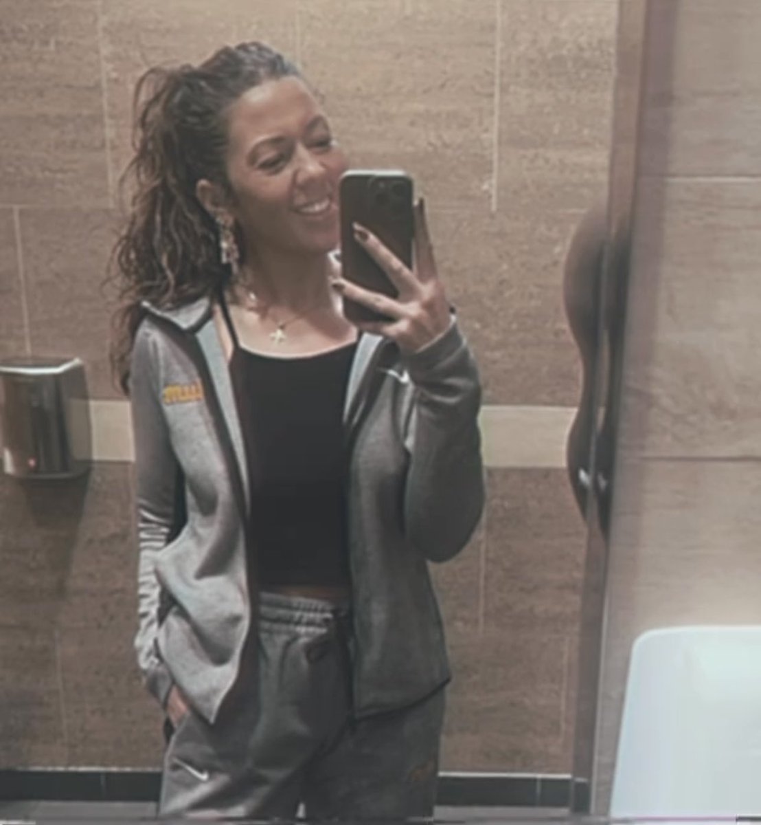 Been basketball mommin’ all weekend. 
3 more to go🏀