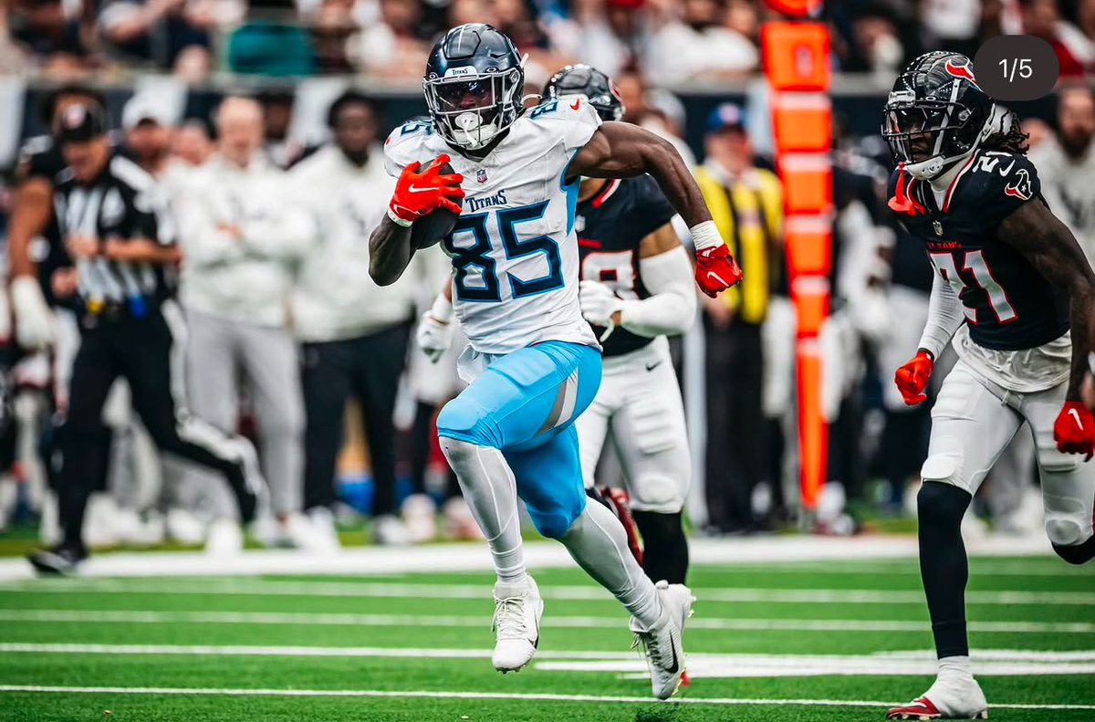 BetWithATP's tweet photo. OTC Play of the Day!

Chig Okonkwo O 36.5 receiving yards

Chig has easily become Mason Rudolph’s favorite target. Today he gets an easy matchup against a divisional rival in the Jaguars.

Okonkwo has 8 & 9 receptions in his last 2 games for 59 & 81 receiving yards.

With no Tony Pollard, Tennessee should opt for the air here. 

I would ladder this play up to 80 @ +600

#nflprops #propbets #chigokonkwo #playerprops