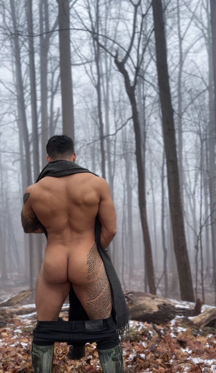 alejoospina's tweet photo. find me out in the woods https://t.co/arie7UOEJl