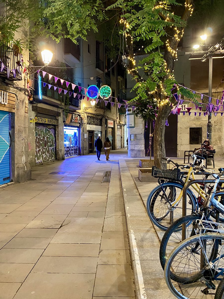 smtownplussize's tweet photo. Our night stroll through the arts district in Barcelona’s Gothic Quarter.
#barcelona #barcelonaoldtown #gothicbarcelona #travelbarcelona #visitbarcelona #spain #catalonia #catalunya #mypostcard #ifwtwa #smalltownplussize https://t.co/Vh76uJrcII