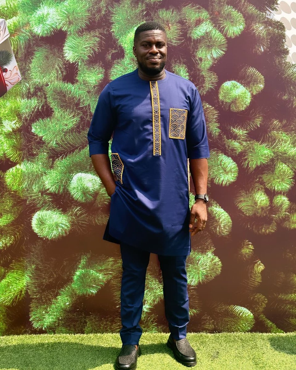 zinoflexy's tweet photo. Compliments of the season 🎊 

Outfit @Vin_dzeal 
#GratefulHeart #explore https://t.co/GNeGYOQnN1