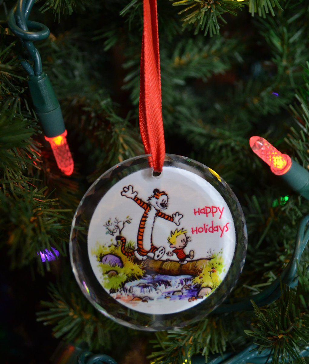 CandHfandom's tweet photo. 🚨 It’s a Calvin &amp; Hobbes Boxing Week BLOWOUT!

🎁 Save 50% on all your favorite ornaments and bundles!
🚚 Plus, FREE shipping on orders over $40 with code: FREESHIP123.

🎄 Don’t let this deal disappear faster than Calvin’s homework—shop now!
👉 https://t.co/qQzCUuHIId https://t.co/8AdR7arczt