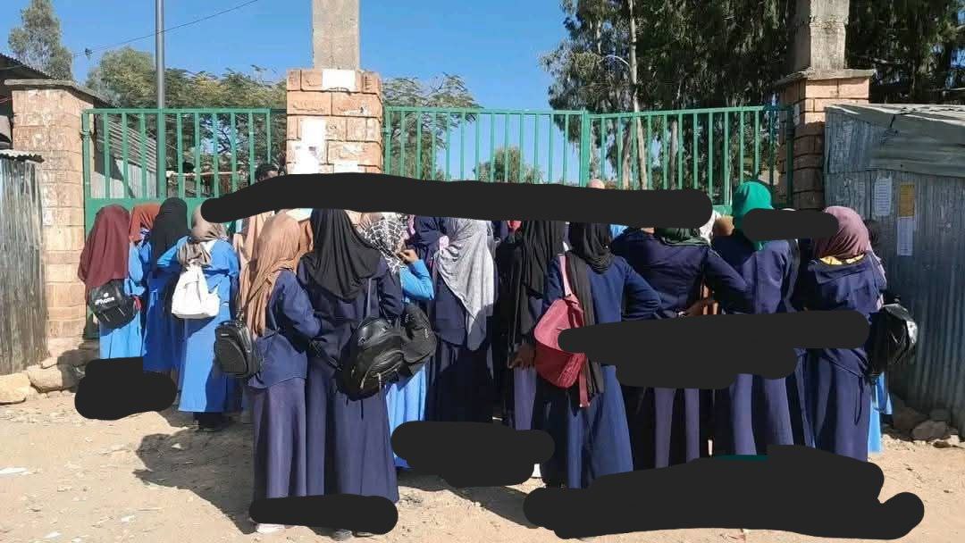 በነገራችን ላይ የአክሱም ሙስሊሞች ጥያቄ የሒጃብ ጉዳይ ብቻ አይደለም❗️የመስጅድ  ቦታ እና የመቃብር ስፍራ ተነፍገዉ ለዘመናት ኑረዋል ይህ ለአንደየና ለመጨረሻ ጊዜ መፍትሔ ያስፈልገዋል❗️ነብያችን ሶለሏህ አለይሂ ወሰለም ሒዱ እዚያ ሐበሻ ምድር