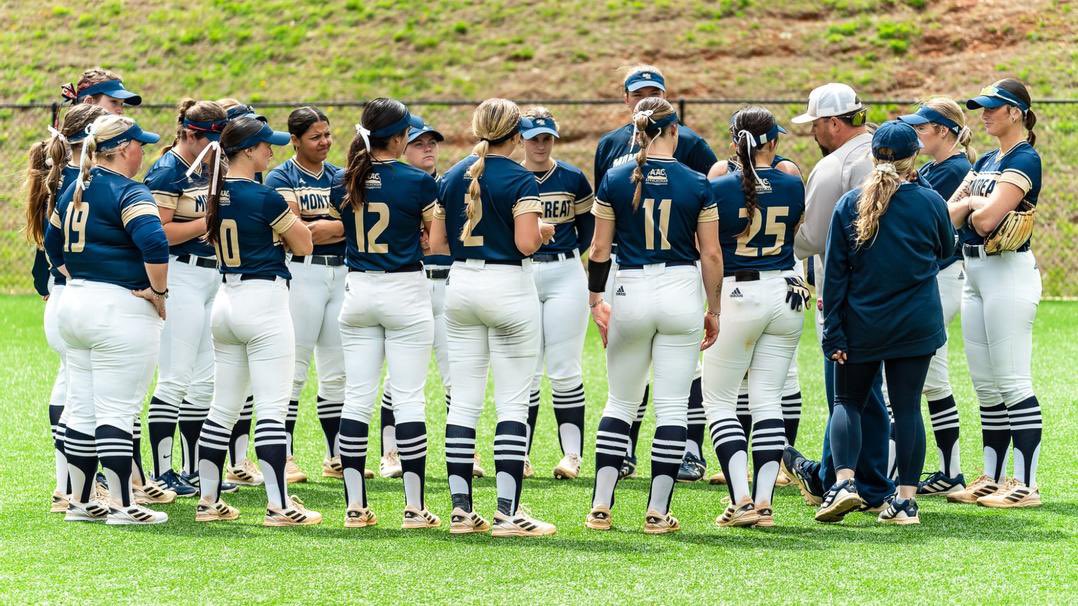 Corbin Weeks (@corbinweeks) on Twitter photo The Christmas season is awesome to spend time with family. But I’m ready for softball season with this family! 🥎
<a href="/MontreatSB/">Montreat College Softball</a> The Christmas season is awesome to spend time with family. But I’m ready for softball season with this family! 🥎
<a href="/MontreatSB/">Montreat College Softball</a>