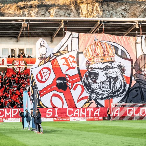 RICORDU 🔴

Retour en images sur le tifo dit de la poulie, le premier de Corse. Voile spécialement imprimée et commandée en Italie.

Des heures entières de travail pour suivre le colis. Heureusement qu’on ne l’a pas perdu celui-là. 

#DHL #CFC #casamozza
