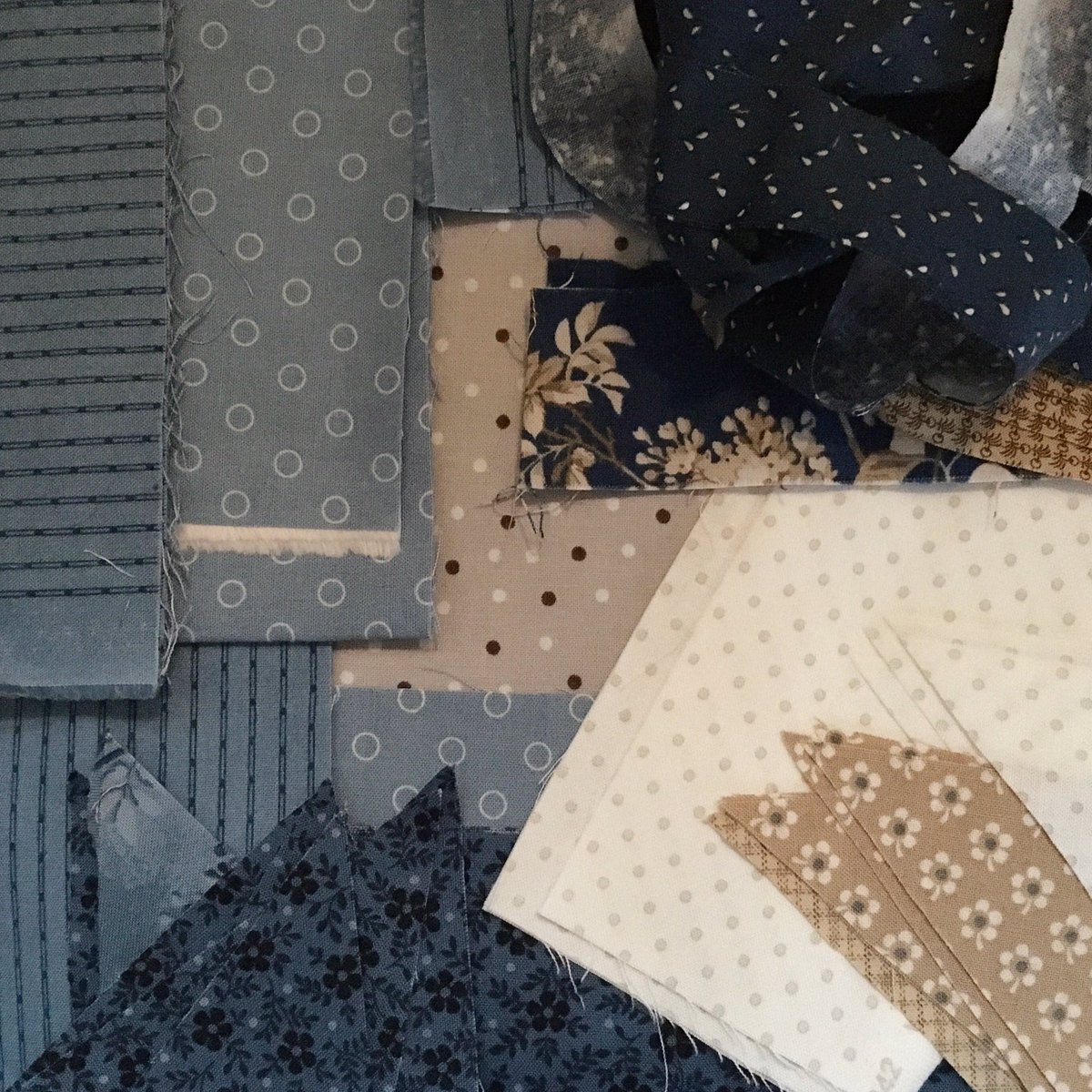 goodcheerkq's tweet image. Happy Weekend, friends! “The color of springtime is in the flowers, the color of winter is in the imagination.” ~ Terri Guillemets 🌲❄️⛄️Having fun picking through some favorite scrap fabrics and letting my imagination run… #stitching #sewing #imagination #sewingproject