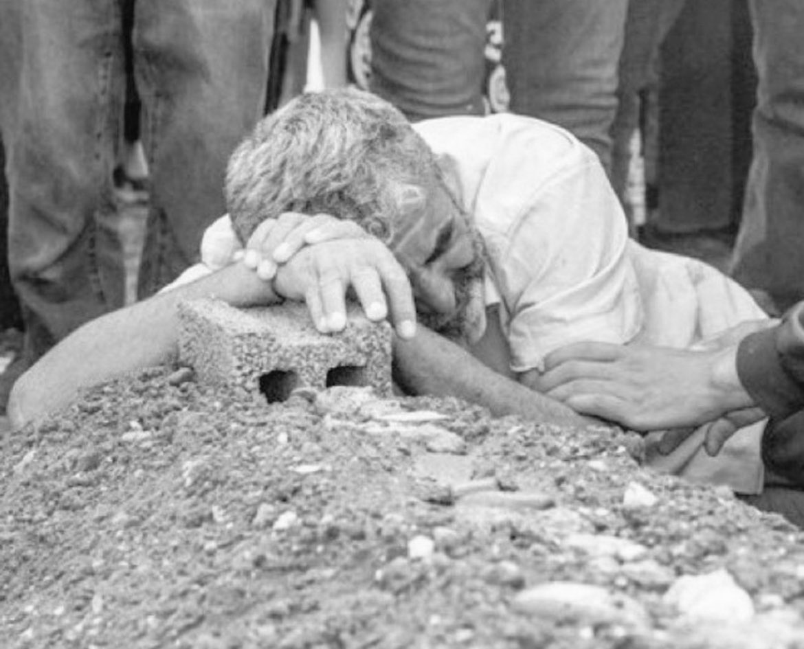 Rojin ve adalet arayan babası için sende bi twit at...
#RojineSesOl