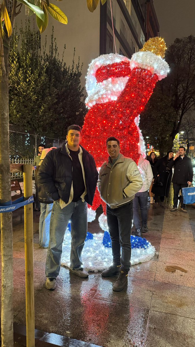 Ben ve agam:
<a href="/yyozann/">ozan</a>