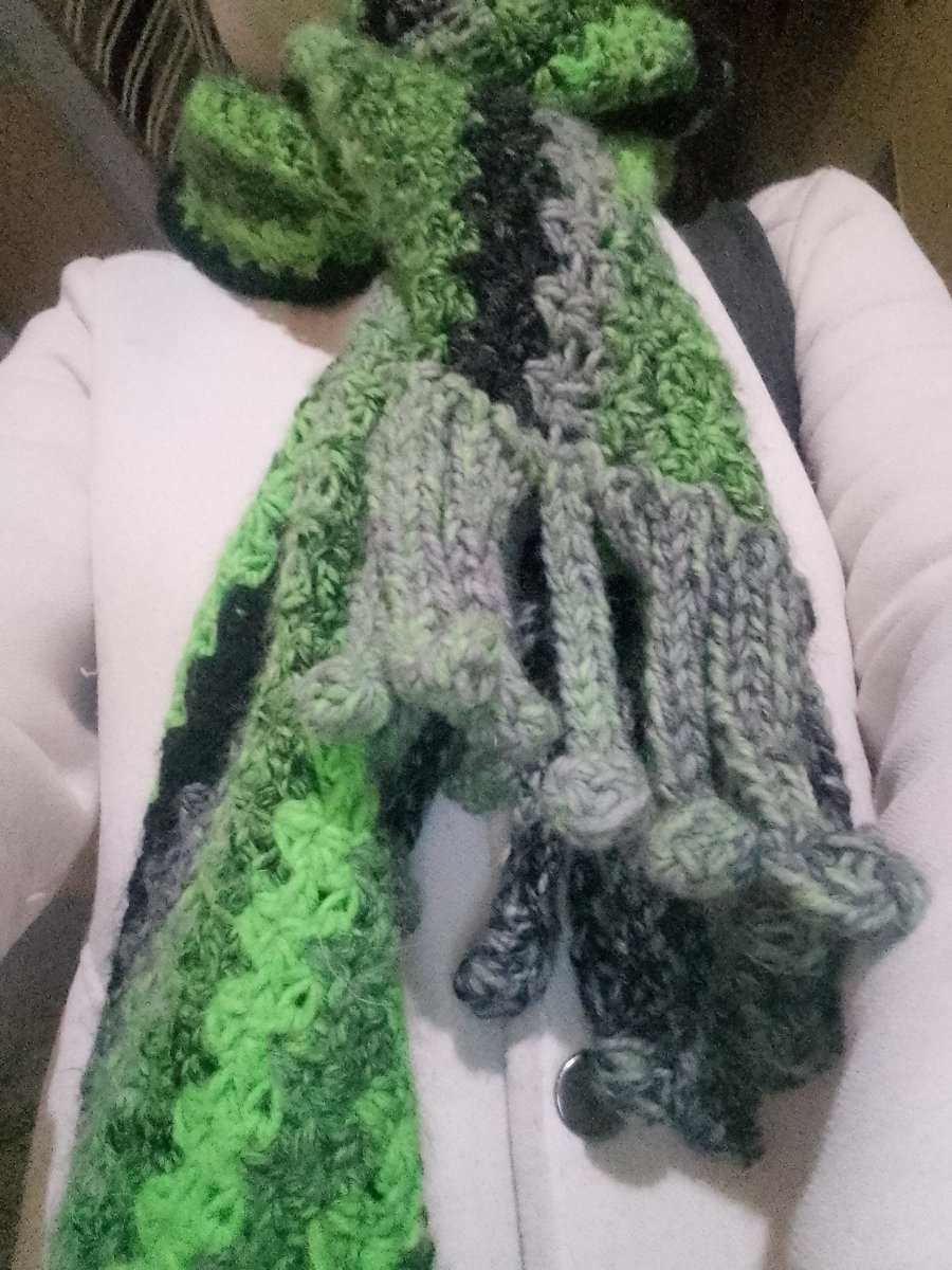 LittleCatYarn's tweet photo. Ecco una sciarpa a crochet...colori inusuali ma che si abbinano a tutto😊 New scarf in the air😁 #handmadescarf #crochet #scarf #designcrochet #29dec https://t.co/cJYXxToM8Q