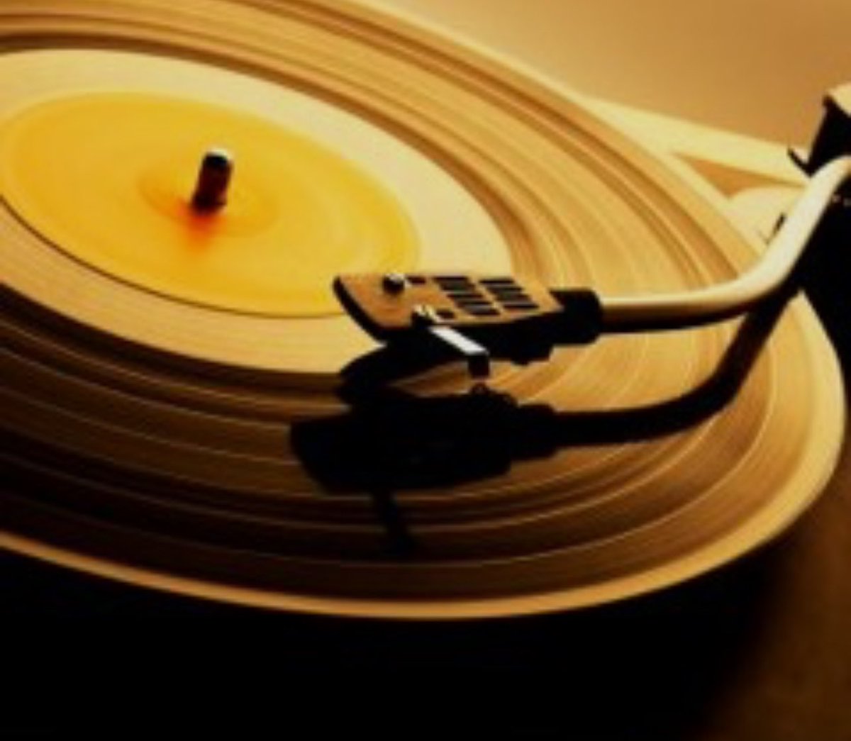SAfmRadio's tweet photo. [QUIZ]

What are some of the albums that stood out for you this year, and did you discover new artists? 

#RhythmOfAfrica
#SAfmLive https://t.co/4vEEdevlMt