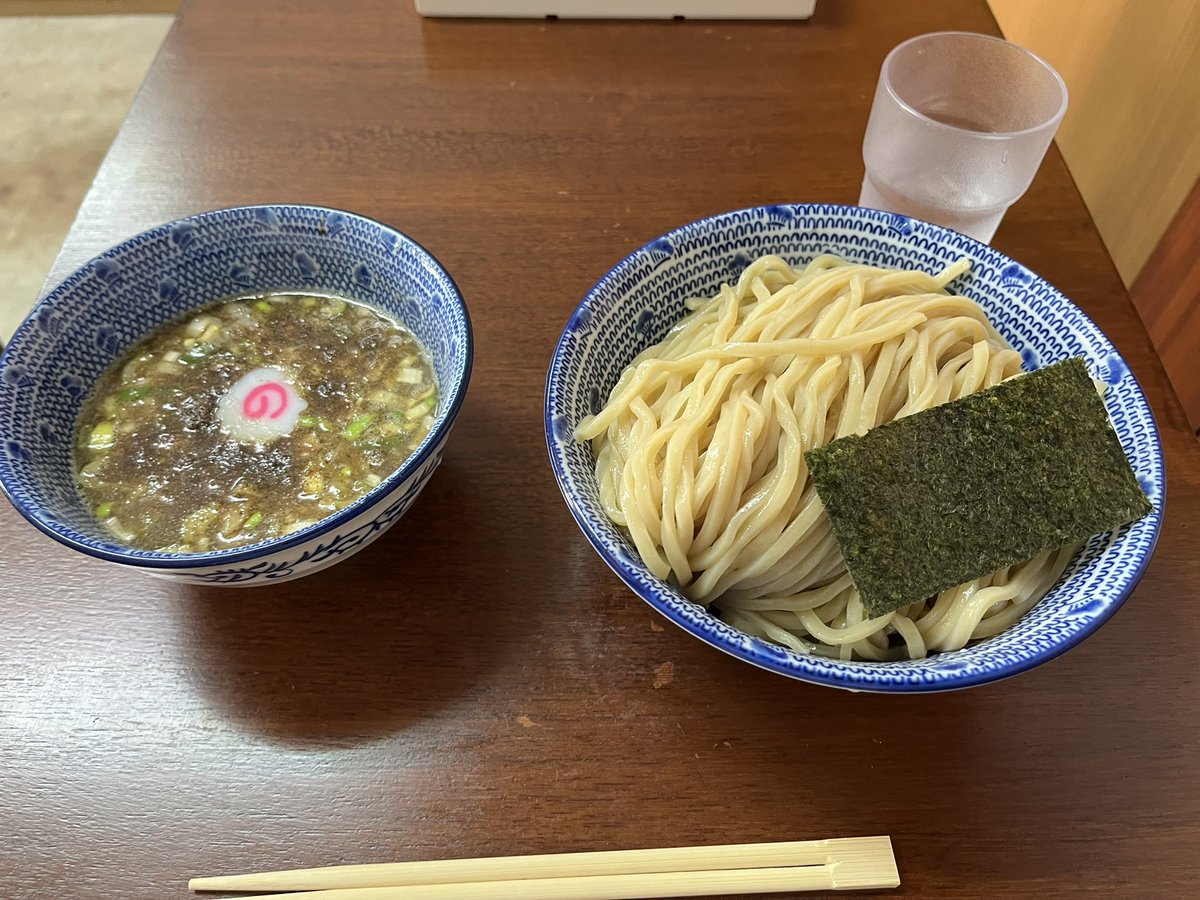 NOBUROCK5's tweet photo. 今年の個人的な思い出ラーメン
1️⃣京都　山崎麺二郎
ラーメン　チャーシュー増し
2️⃣京都　ラーメン二郎京都店
ラーメン　汁抜き
3️⃣川崎　豚星。
つけ麺
4️⃣辻堂　TSUKEMEN-HUKU
つけめん大 https://t.co/K1yym6ymEV
