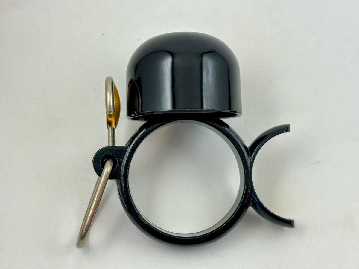 Voor hardlopers op drukke wegen is er nu Runbell, een fietsbel voor aan de wijsvinger die anderen waarschuwt tot op tien meter afstand. deingenieur.nl/artikelen/veil…