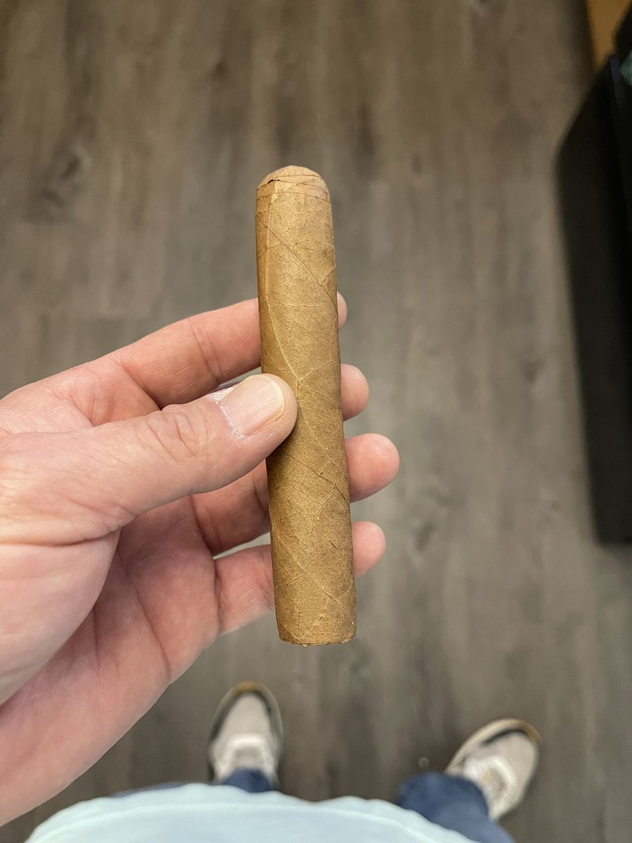 WilliamCigar1's tweet photo. As my friend says, Morning Smoke, thanks for this gem buddy. The burn was incredibly even and the subtle flavors &amp; notes are very nice. #cigars #OGMisfitGang #NeverARepeat #CigarSniffers #H8erHashtags #NobodyAsked https://t.co/YzCJien2Vp