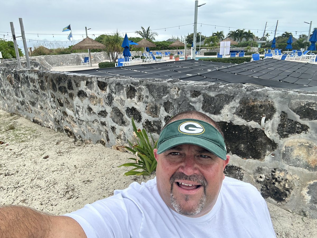 FunnyBusCLE's tweet photo. @packers @UScellular #packersrollcall Dean Schnurr, Bahamas https://t.co/ugbrdw3LnE