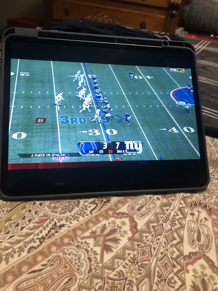 #InterceptadosPorLaNFL
Un domingo cualquiera 😂😂😂