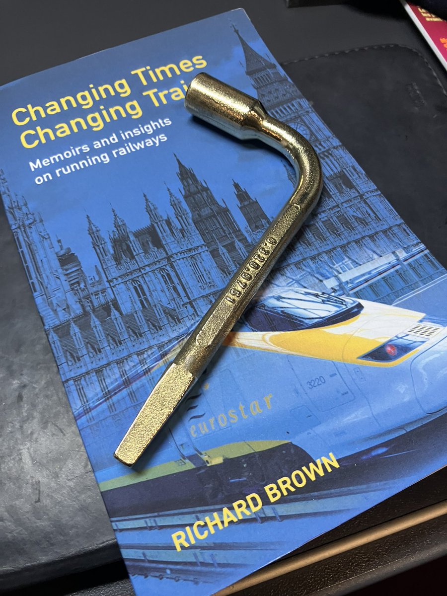 Eurostarlette 🚄 is back as the golden key 😉😁 #eurostar 🇫🇷🇬🇧🇧🇪 🇳🇱 #changingtimeschangingtrains